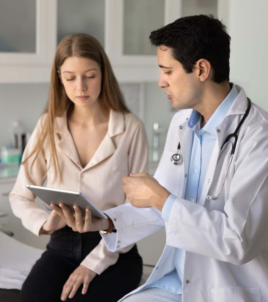Doctor guiding a patient during benzodiazepine addiction treatment in Hanover.